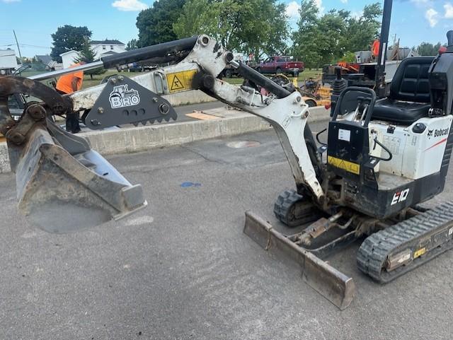 Bobcat E10 Thumb Excavator Thumb Excavator E10